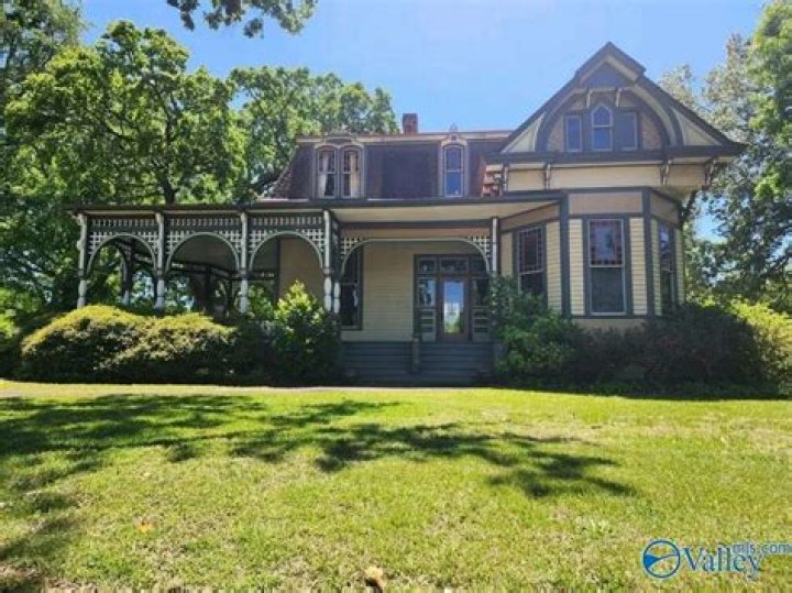 Exploring The Life Of Allyson Chapman From Gadsden, AL
