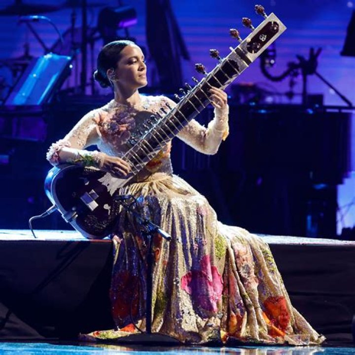 [Headline] Sue Jones And Ravi Shankar's Collaboration: A Musical Odyssey